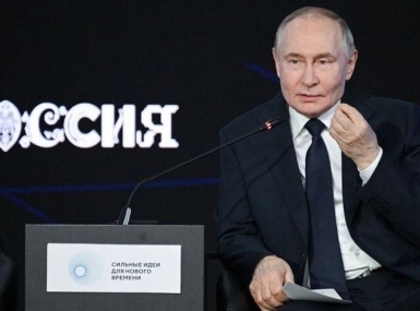 Giây phút ông Putin rời sự kiện giữa chừng để điện đàm với ông Trump