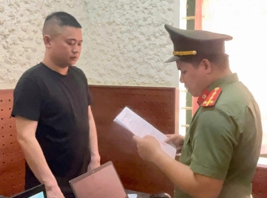 Ghi hình, cưỡng đoạt tiền doanh nghiệp vận tải